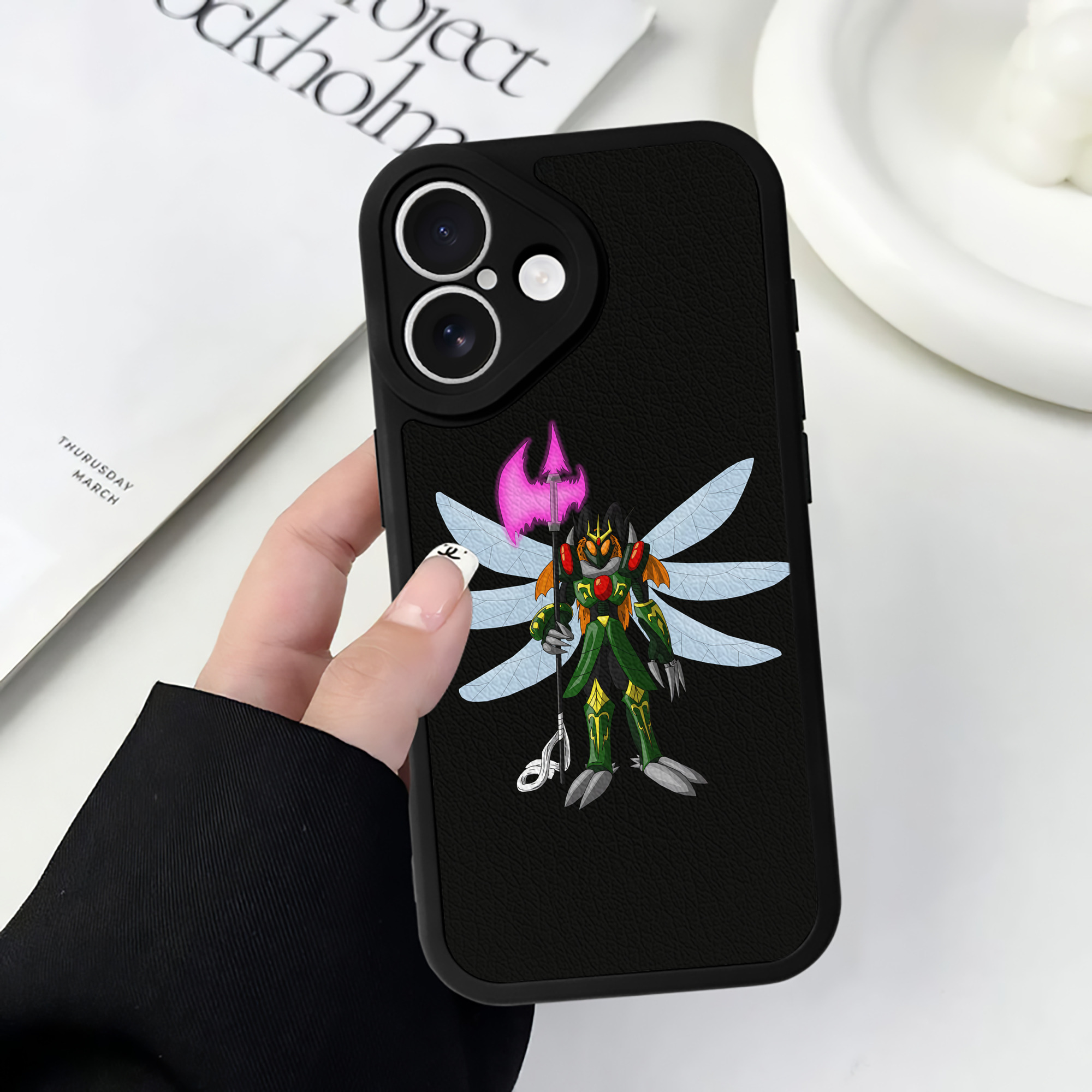 （画像用） Digimon デジタルモンスター/デジモン 【iPhone 16シリーズ対応】シリコンスマホケース（レザー調） 材質：シリコン